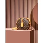Louis Vuitton 𝐁𝐎𝐈𝐓𝐄 𝐂𝐇𝐀𝐏𝐄𝐀𝐔 𝐒𝐎𝐔𝐏𝐋𝐄 new version big soft cake M45747