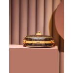 Louis Vuitton 𝐁𝐎𝐈𝐓𝐄 𝐂𝐇𝐀𝐏𝐄𝐀𝐔 𝐒𝐎𝐔𝐏𝐋𝐄 new version big soft cake M45747