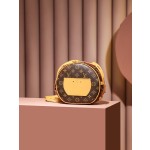Louis Vuitton 𝐁𝐎𝐈𝐓𝐄 𝐂𝐇𝐀𝐏𝐄𝐀𝐔 𝐒𝐎𝐔𝐏𝐋𝐄 new version big soft cake M45747