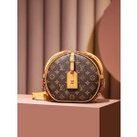Louis Vuitton 𝐁𝐎𝐈𝐓𝐄 𝐂𝐇𝐀𝐏𝐄𝐀𝐔 𝐒𝐎𝐔𝐏𝐋𝐄 new version big soft cake M45747