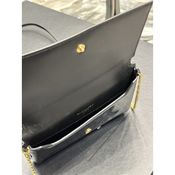 SAINT LAURENT  黑色漆皮配金扣 型号：635095