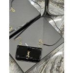 SAINT LAURENT  黑色漆皮配金扣 型号：635095