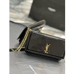 SAINT LAURENT  黑色漆皮配金扣 型号：635095