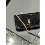 SAINT LAURENT  黑色漆皮配金扣 型号：635095