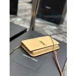 SAINT LAURENT  杏色平纹配金扣 型号：635095