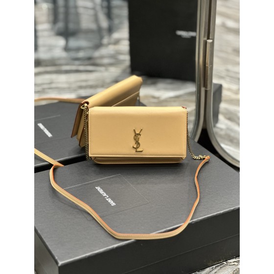 SAINT LAURENT  杏色平纹配金扣 型号：635095
