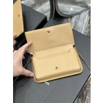 SAINT LAURENT  杏色平纹配金扣 型号：635095