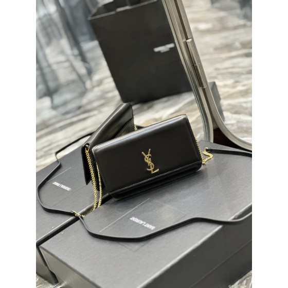 SAINT LAURENT  黑色手搓纹配金扣 型号：635095
