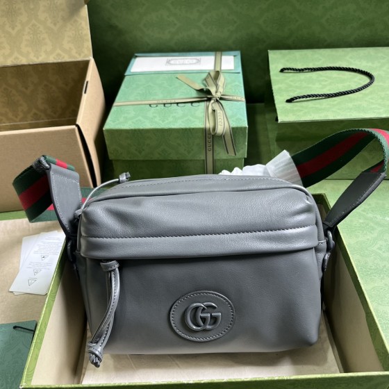 GUCCI dual G shoulder backpack in the same color series Model: 725696