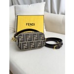 FENDI Super Hot Lunch Box Middle Ancient Bag Model Number: 016