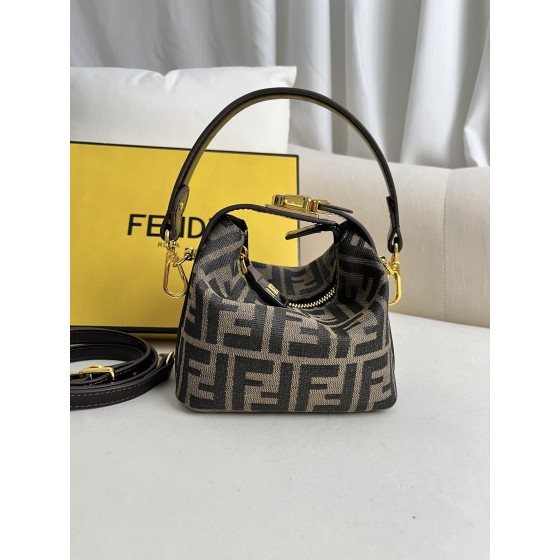 FENDI Super Hot Lunch Box Middle Ancient Bag Model Number: 016