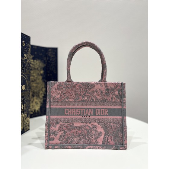 DIOR Tote tiger embroidery latest color matching