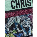 Dior Tote's latest concept zoo spring and summer series8001