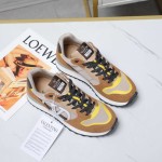 Valentino's latest casual color matching sneakers are minimalist, fashionable, and low cut men's and women's shoes