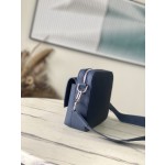 𝐋𝐎𝐔𝐈𝐒𝐕𝐔𝐈𝐓𝐓𝐎𝐍 M22611 blue top leather this Fastline messenger bag