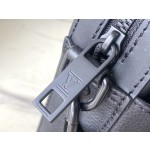 𝐋𝐎𝐔𝐈𝐒𝐕𝐔𝐈𝐓𝐓𝐎𝐍 M22842 black top leather this Fastline messenger bag