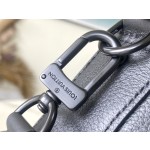 𝐋𝐎𝐔𝐈𝐒𝐕𝐔𝐈𝐓𝐓𝐎𝐍 M22842 black top leather this Fastline messenger bag