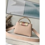 𝐋𝐎𝐔𝐈𝐒𝐕𝐔𝐈𝐓𝐓𝐎𝐍 N80931 Curry python skin small size This CAPUCINES small size handbag