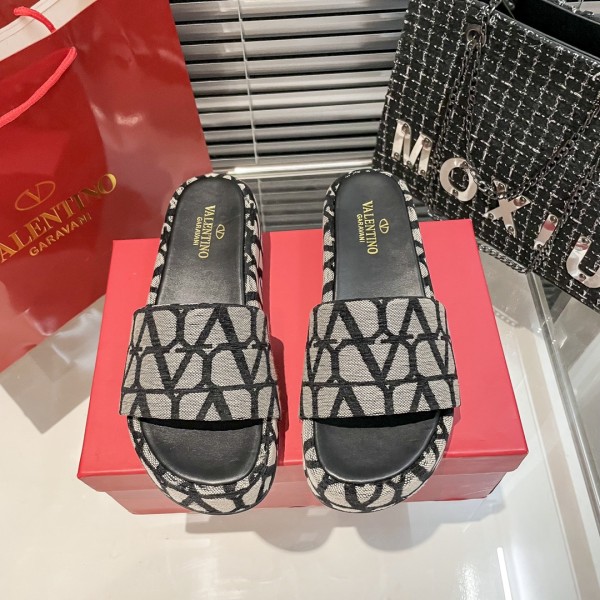 Valentino thick sole slippers