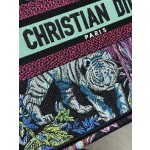 Dior Tote's latest concept zoo spring and summer series8002