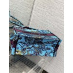 Dior Tote's latest concept zoo spring and summer series8001