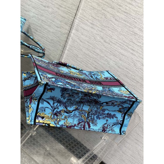 Dior Tote's latest concept zoo spring and summer series8001