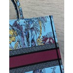 Dior Tote's latest concept zoo spring and summer series8001