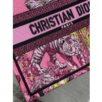 Dior Tote's latest concept zoo spring and summer series8002