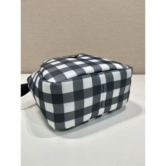 Prada grid vegetable basket 🎉 1BG359