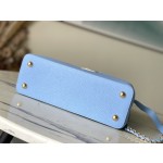 𝐋𝐎𝐔𝐈𝐒𝐕𝐔𝐈𝐓𝐓𝐎𝐍 M21887 Blue Medium This CAPUCINES BB handbag