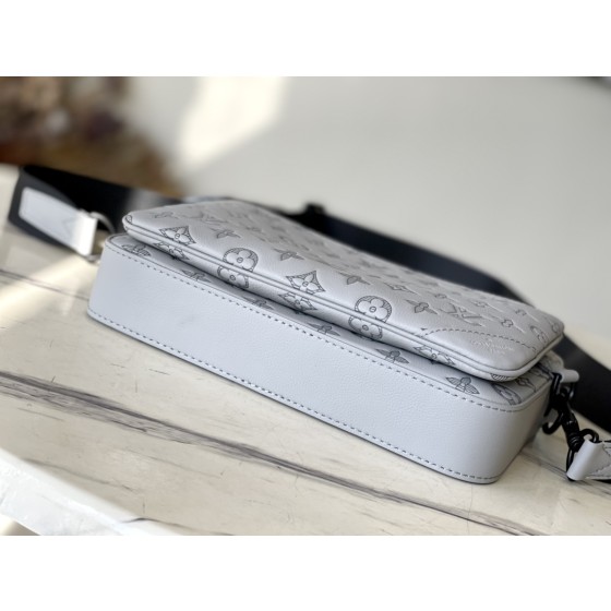 𝐋𝐎𝐔𝐈𝐒𝐕𝐔𝐈𝐓𝐓𝐎𝐍 M46603 gray embossed Trio messenger bag