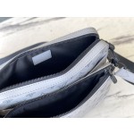 𝐋𝐎𝐔𝐈𝐒𝐕𝐔𝐈𝐓𝐓𝐎𝐍 M46603 gray embossed Trio messenger bag