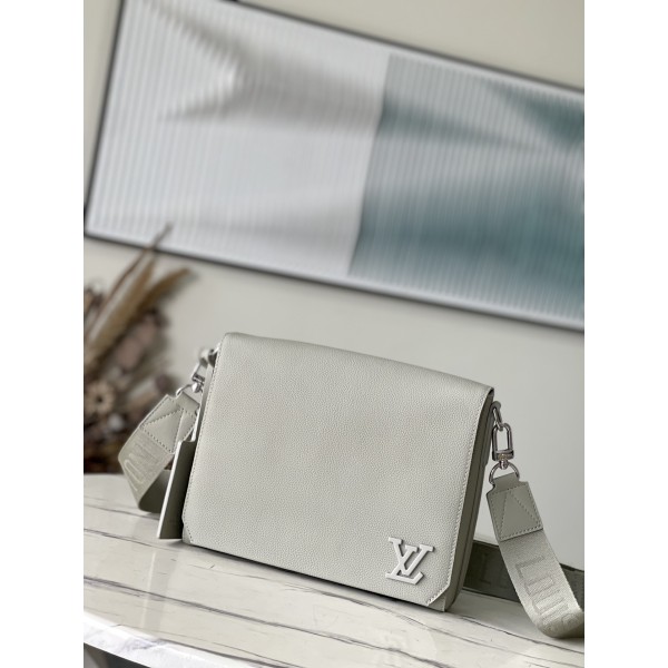 𝐋𝐎𝐔𝐈𝐒𝐕𝐔𝐈𝐓𝐓𝐎𝐍 M22505 Grey Green Takeoff Postman Bag