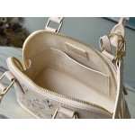 𝐋𝐎𝐔𝐈𝐒𝐕𝐔𝐈𝐓𝐓𝐎𝐍 M22878 meter white embroidered shell bag series