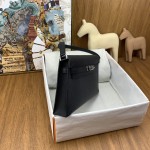 Kelly Elan goat skin