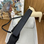 kelly Elan 山羊皮