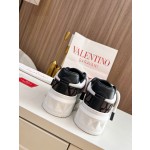 Valentino runway couple's popular thick lace casual shoes