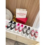 Valentino runway couple's popular thick lace casual shoes