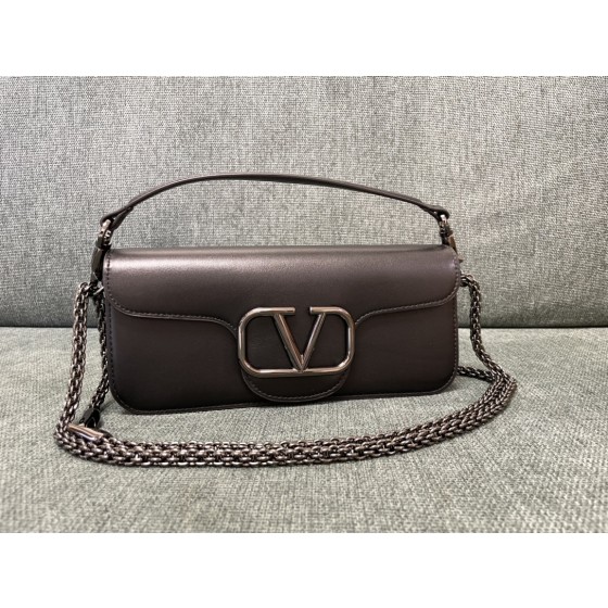 Valentino calfskin handbag ️Model: 1133