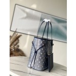 LOUIS VUITTON M22921 This Neverfull Medium Handbag