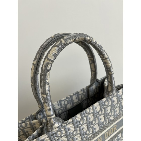 DIOR Tote latest size