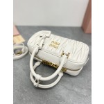 MIU MIU 5BB142，保龄球包包