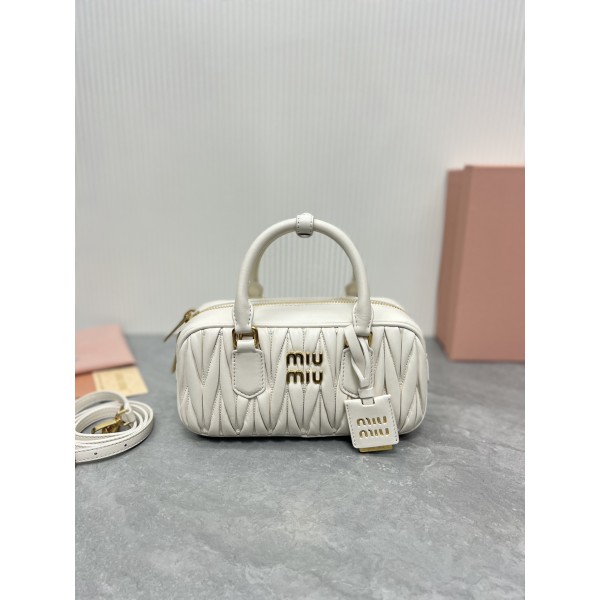 MIU MIU 5BB142，保龄球包包