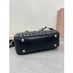 MIU MIU 5BB142，保龄球包包