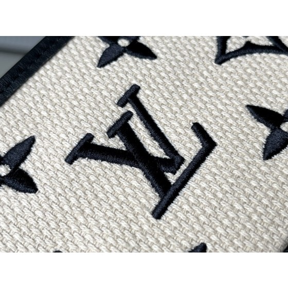 LOUIS VUITTON     M82472 黑色