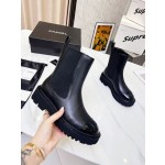 CHANEL puts on his boots with one foot