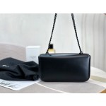 CELINE 𝑻𝒓𝒊𝒐𝒎𝒑𝒉𝒆 Chain Underarm Bag Model: 197993