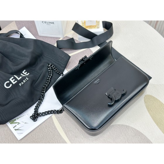 CELINE 𝑻𝒓𝒊𝒐𝒎𝒑𝒉𝒆 Chain Underarm Bag Model: 197993