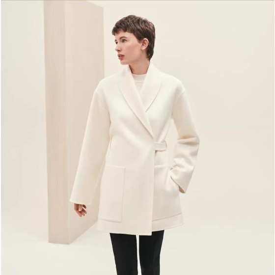 Hermes cashmere coat (consult customer service to confirm size before placing an order)