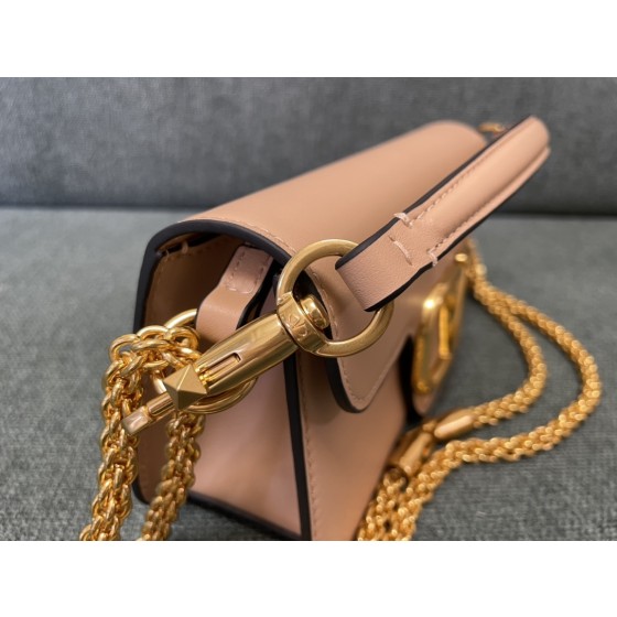 Valentino calfskin handbag ️Model: 1133